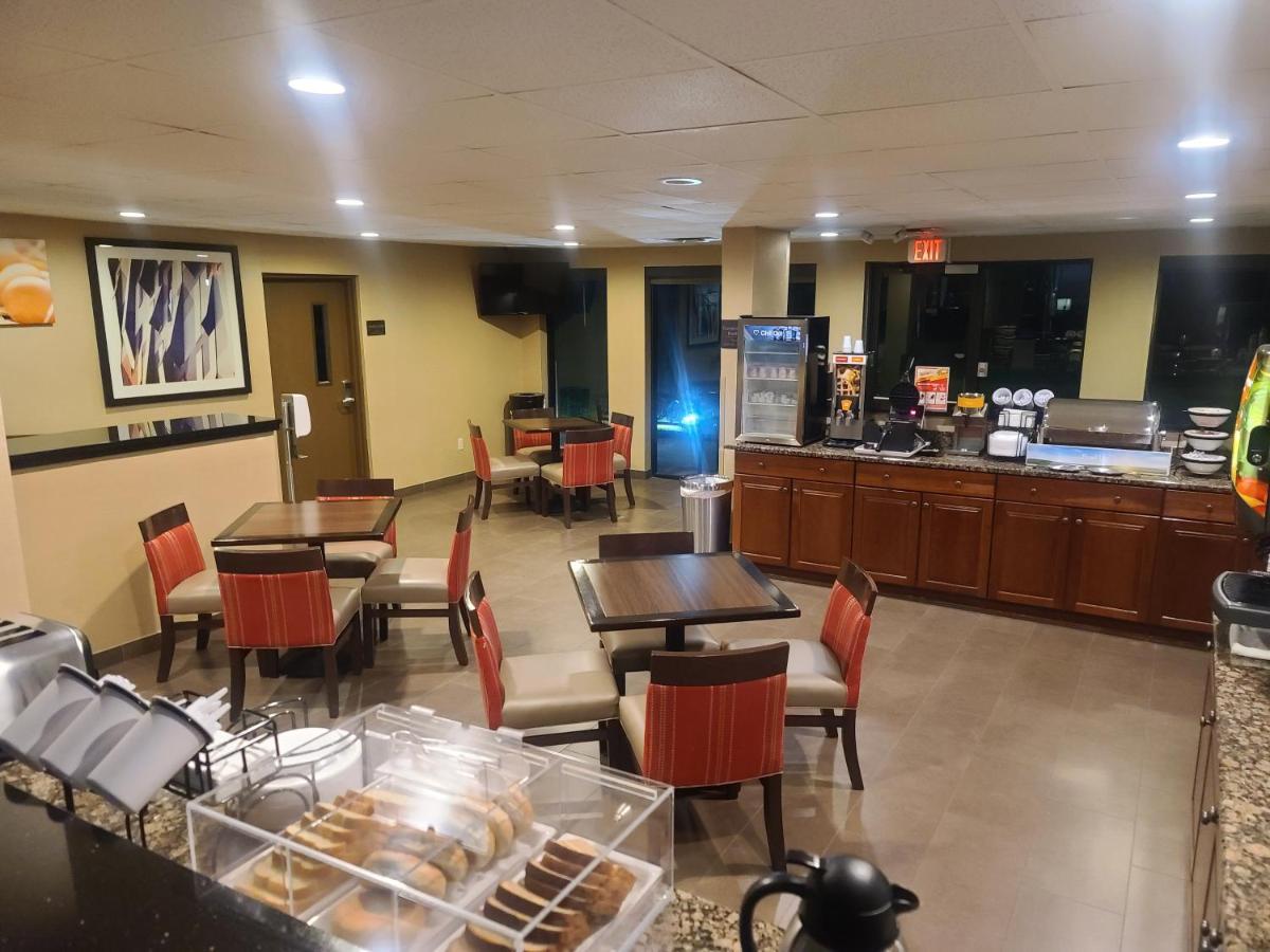 Comfort Inn & Suites Leeds I-20 Экстерьер фото